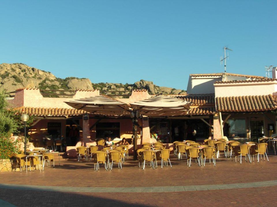 Café Bei Der Piazzetta In Baja Sardinia Grand Hotel Smeraldo Beach Baja Sardinia