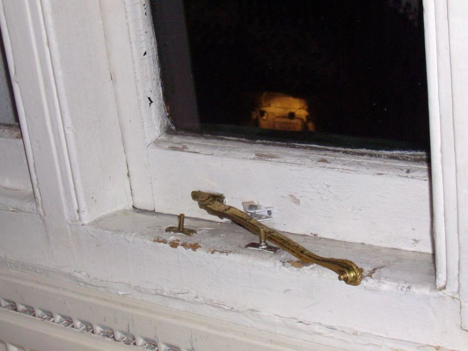 "kaputtes, verschimmeltes Fenster" Hotel Wedgewood (London