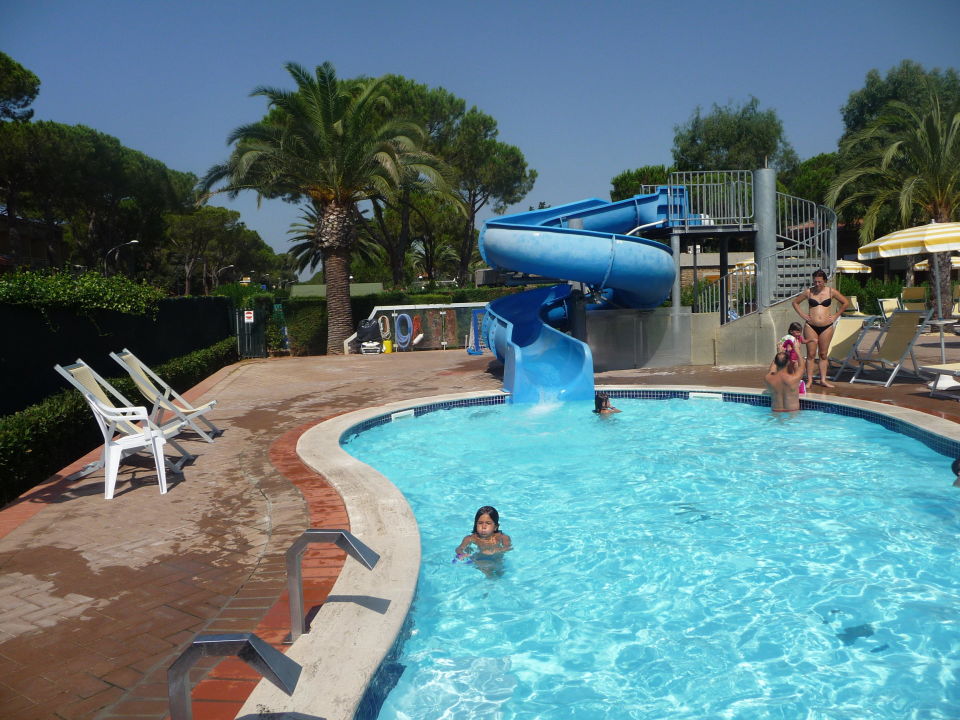 "Mittlerer Pool mit Rutsche" Hotel Golfo Del Sole (Follonica