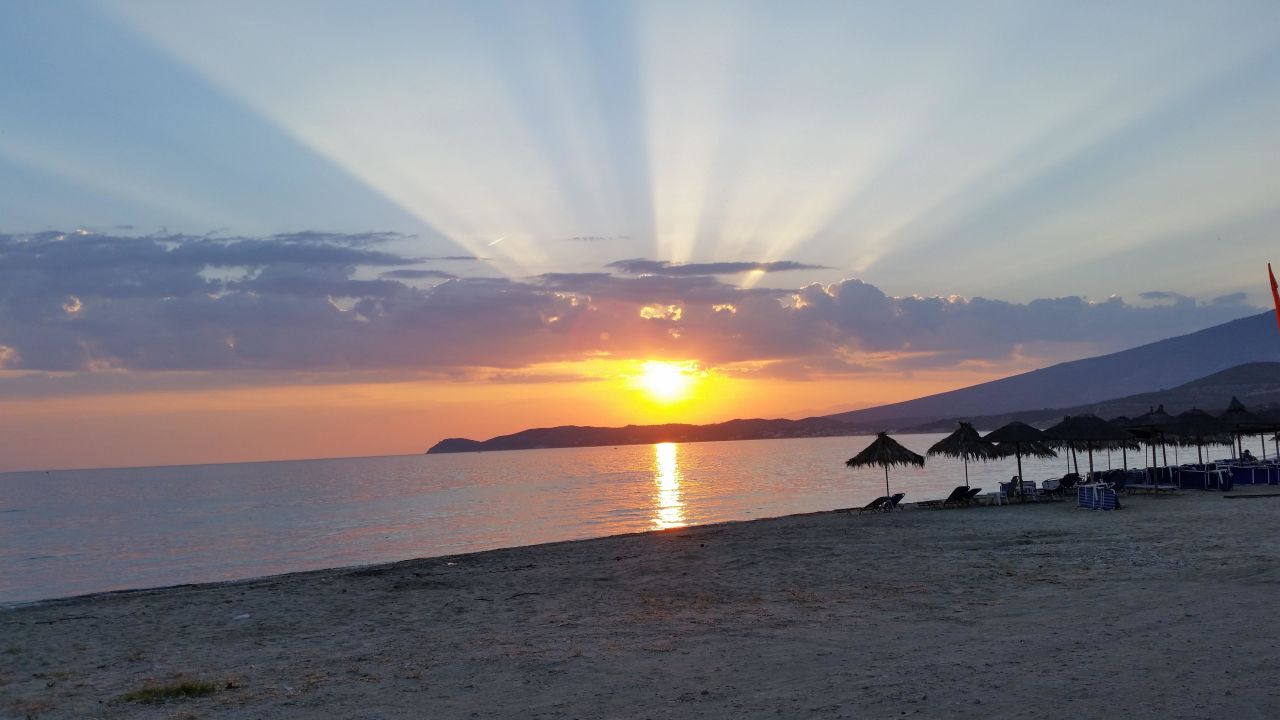 "Sonnenuntergang vom Garten aus gesehen" Atrium Hotel Thassos (Potos