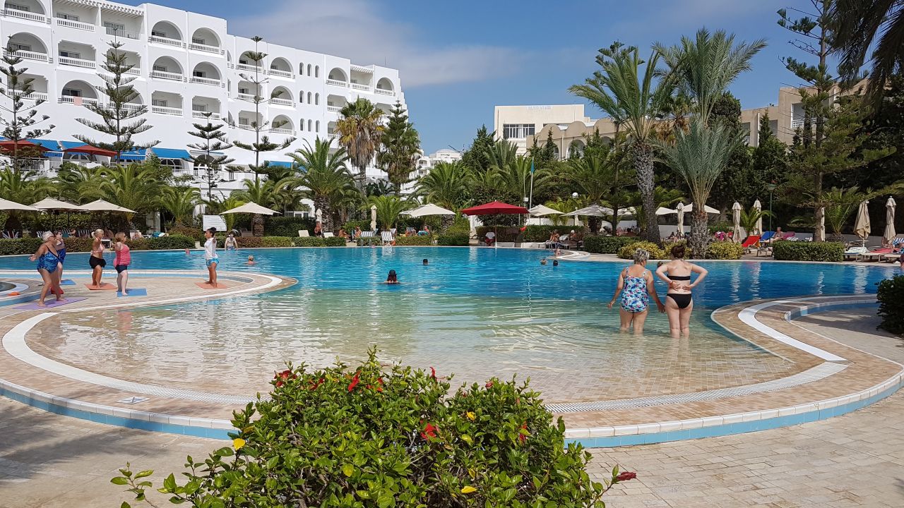 pool-hotel-aziza-beach-golf-spa-hammamet-holidaycheck-gro-raum