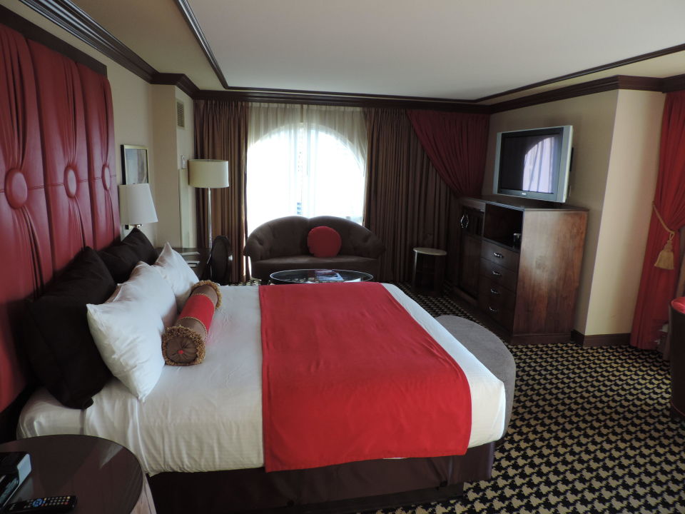 Red Room Premier Zimmer Im 28 Og Paris Las Vegas Hotel