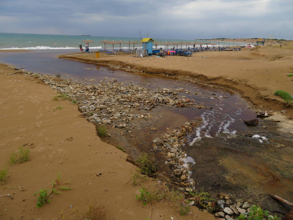 Vermutlich Abwasser Aus Dem Hotel Labranda Sandy Beach Resort Agios Georgios Holidaycheck Korfu Griechenland