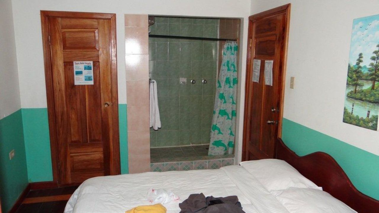 Bild QuotSchlafzimmer Mit Dusche Im Wandschrankquot Zu Hotel Angela In