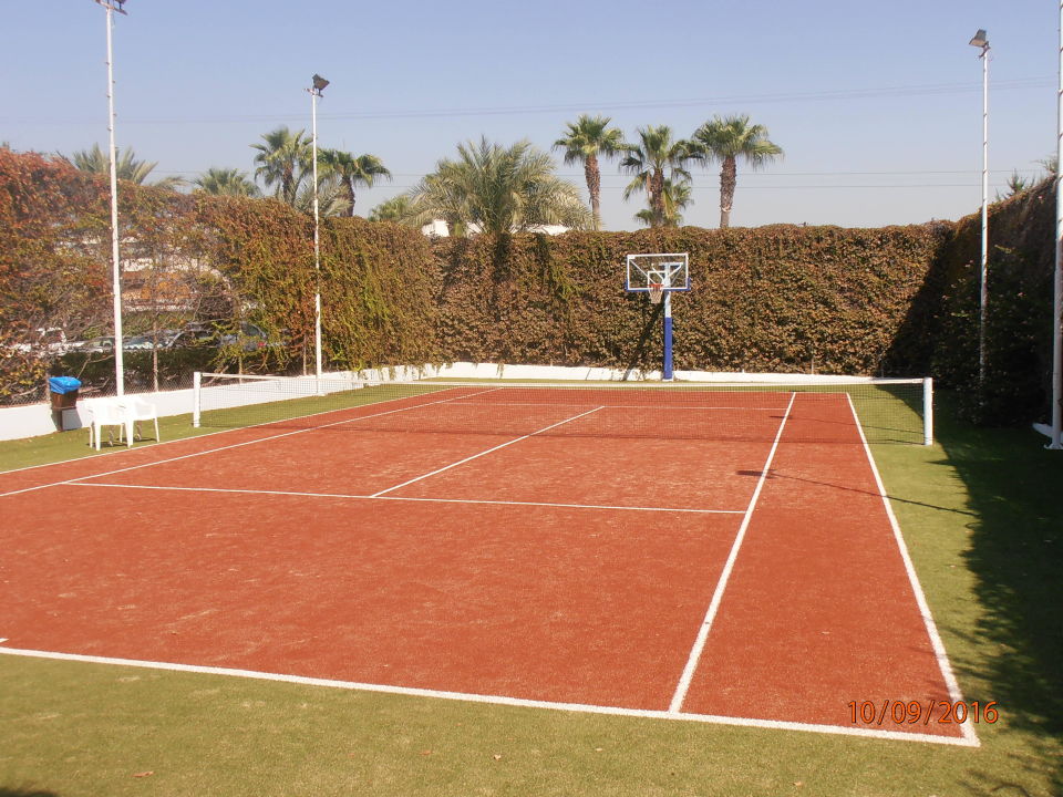 "Sehr schöner Tennisplatz mit Teppichboden" Hotel Lordos ...