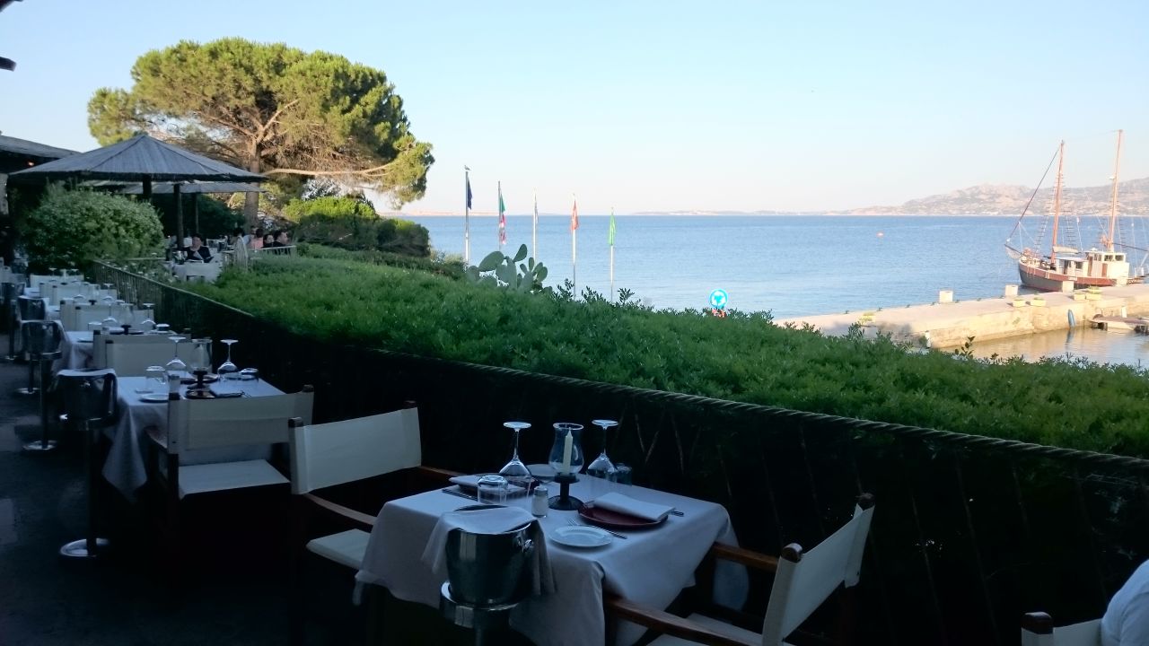 "Eines der zwei hervorragenden Restaurants" Hotel Capo D'Orso Thalasso