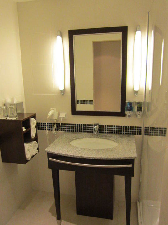 Badezimmer Waschtisch Hampton By Hilton Berlin City West Berlin Charlottenburg Wilmersdorf Holidaycheck Berlin Deutschland