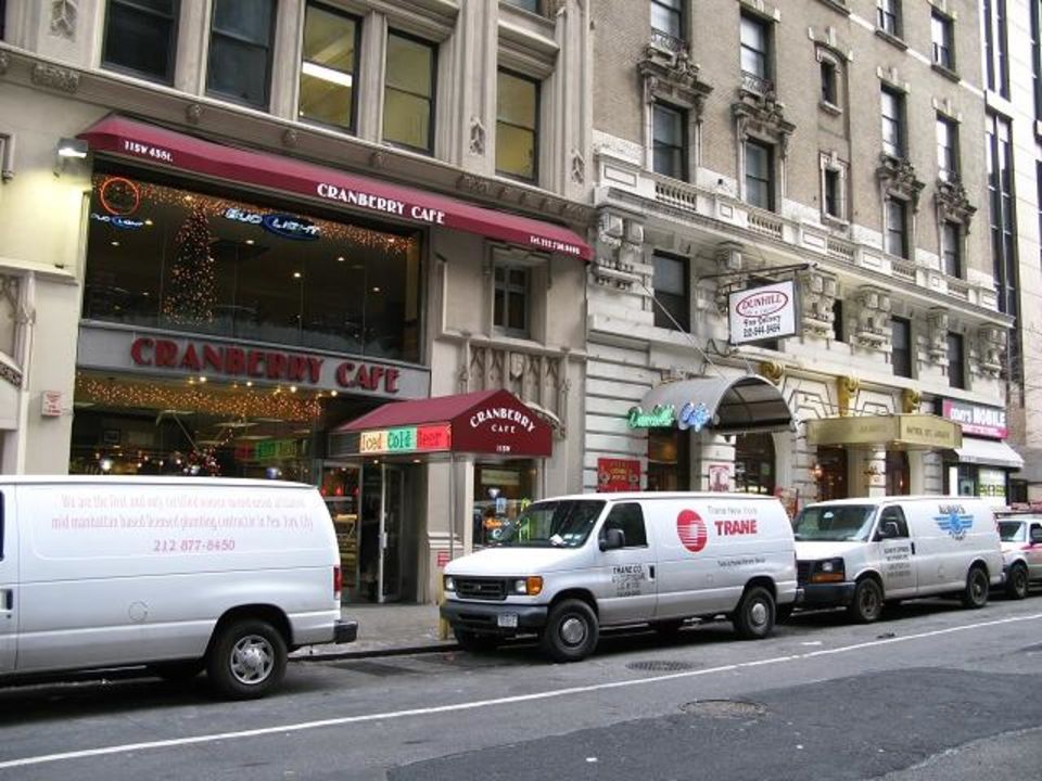 "Eingang des Hotels in der 45. Straße" St. James Hotel Times Square