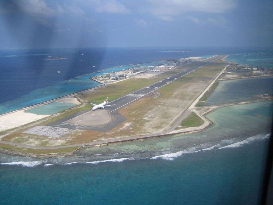 Аэропорт в мале как называется. Рейс москва мальдивы аэрофлот. Остров хулуле аэропорт. Остров мале мальдивы аэропорт. Города мале (аэропорт велана).