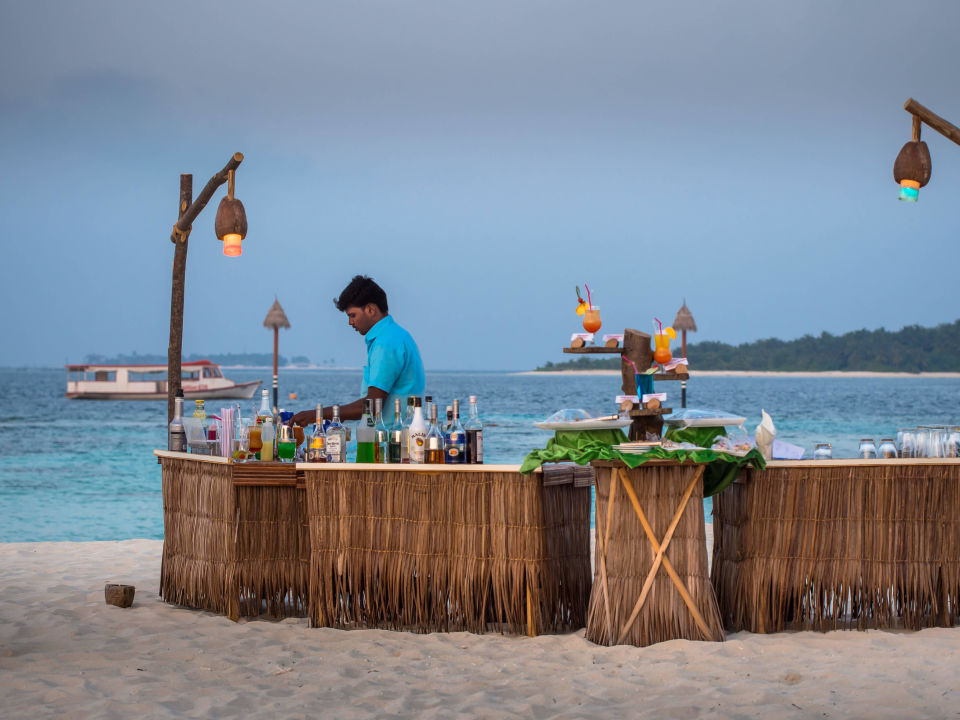"Mobile Strandbar" aaaVeee Nature's Paradise (Nilandhoo) • HolidayCheck