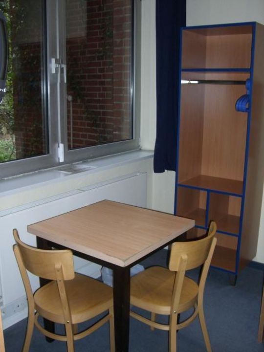 "Zimmer 003 (6 Bettzimmer)" acama Hotel+Hostel Kreuzberg ...