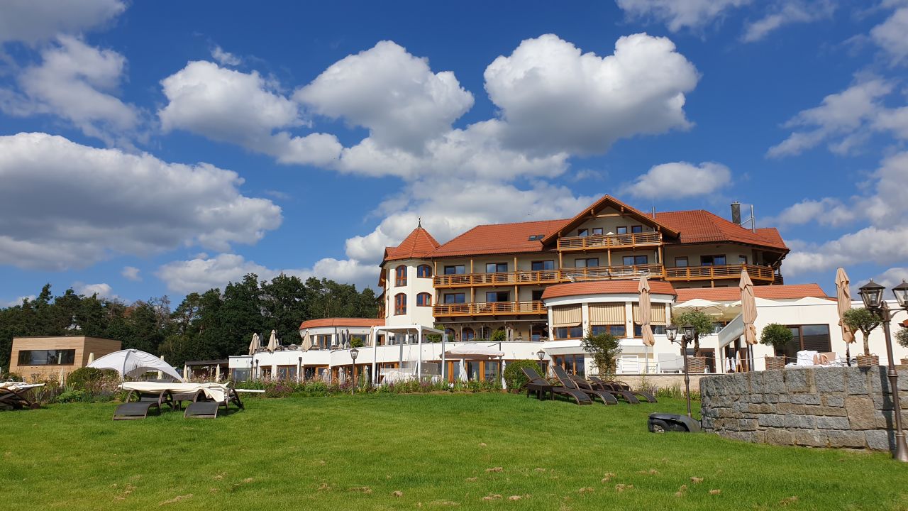 "Außenansicht" Landhotel Birkenhof (Neunburg Vorm Wald) • HolidayCheck ...