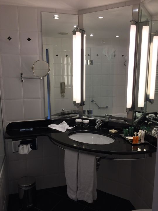 Badezimmer Hilton Berlin Berlin Mitte Holidaycheck Berlin Deutschland