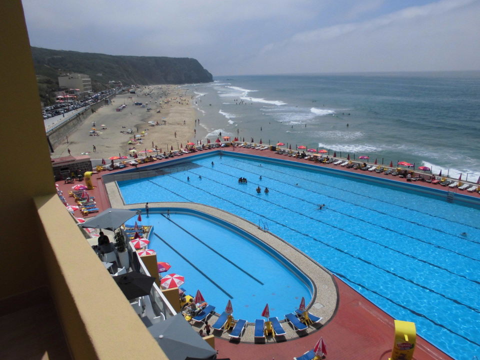 Blick Vom Balkon Uber Den Pool Auf Den Strand Arribas Sintra Hotel Almocageme Holidaycheck Lissabon Kuste Portugal
