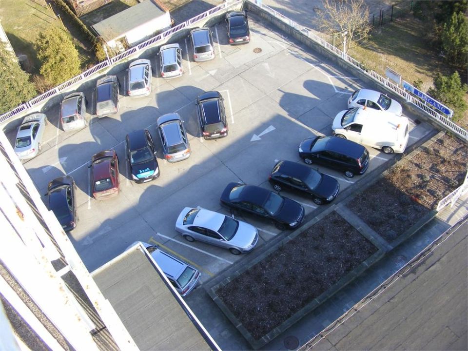 Blick Auf Den Parkplatz Am Hotel Rugen Hotel Sassnitz Auf Rugen Holidaycheck Mecklenburg Vorpommern Deutschland