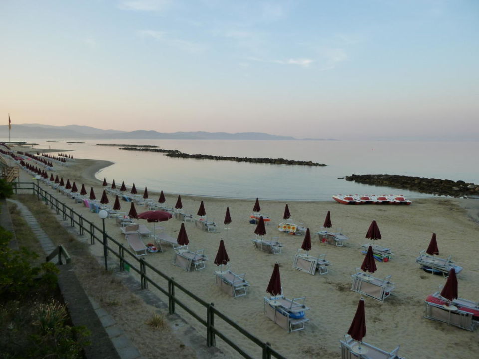 "Vom Bungalow Balkon Sicht auf den Strand" Golfo Del Sole Hotel