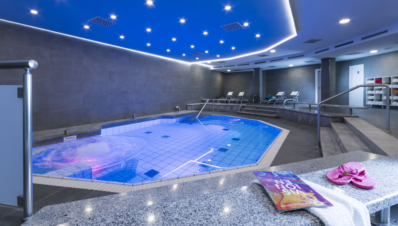 "Pool" Dorint Hotel Dresden (Dresden) • HolidayCheck (Sachsen