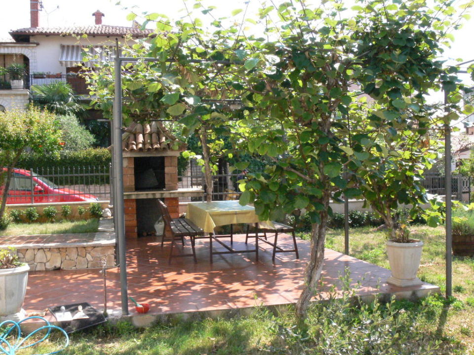 Grillplatz Im Garten Haus Vosten Novigrad Holidaycheck