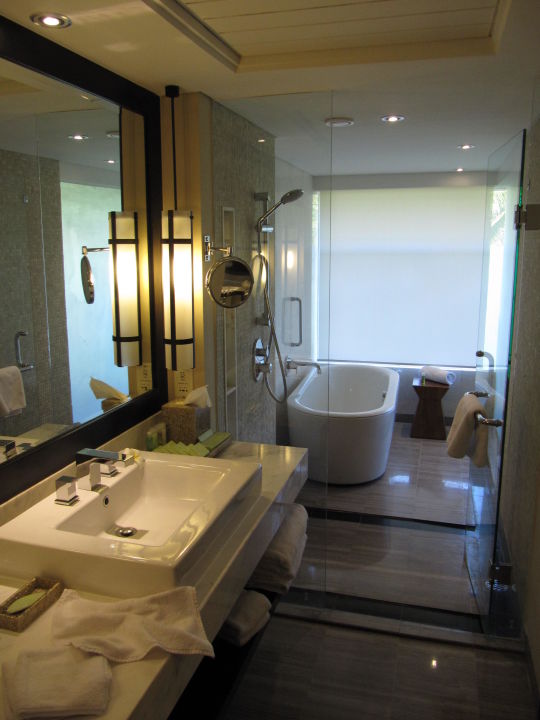 "Bad mit Dusche und Wanne" The Westin Resort Nusa Dua ...