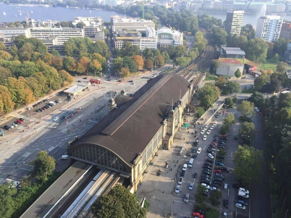 "Bahnhof Dammtor" Radisson Blu Hotel Hamburg (Hamburg ...