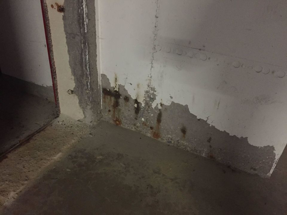 Ture Von Der Garage Zur Wohnung Parkblick An Der Therme