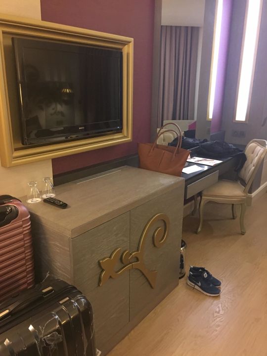 "Im Zimmer Schminktisch mit Beleuchtung" Kirman Belazur Resort & Spa