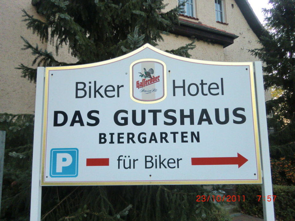 "Schild" Bikerhotel Das Gutshaus (Alt Tellin ...