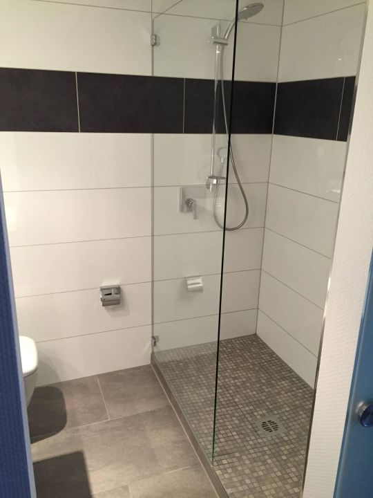 "Dusche mit Stufe" Panorama Hotel Schweinfurt (Schweinfurt