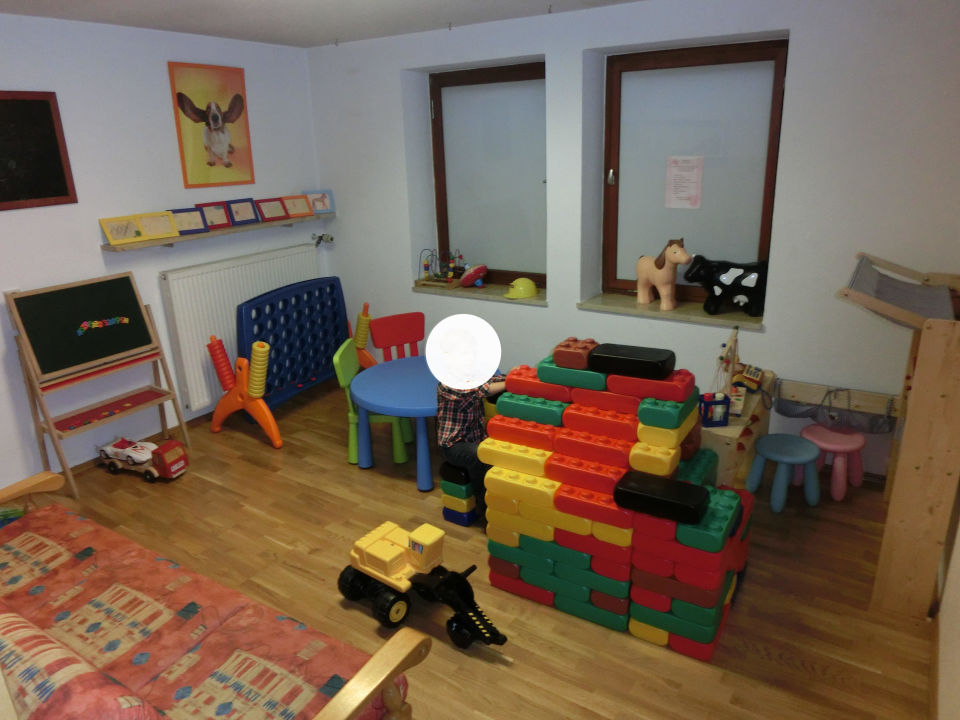 "Spielzimmer im Keller" Hartungs Hotel-Dorf (Füssen) • HolidayCheck