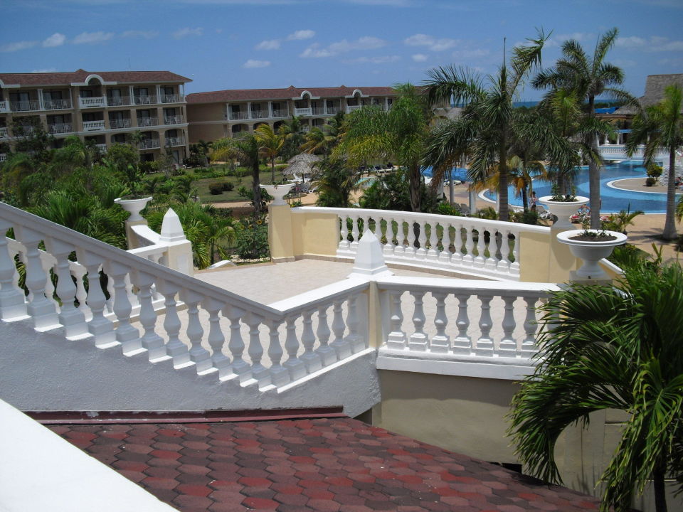 Grosse Treppe Von Der Bar Terrasse Zum Pool Garten Iberostar Laguna Azul Varadero Holidaycheck Varadero Kuba