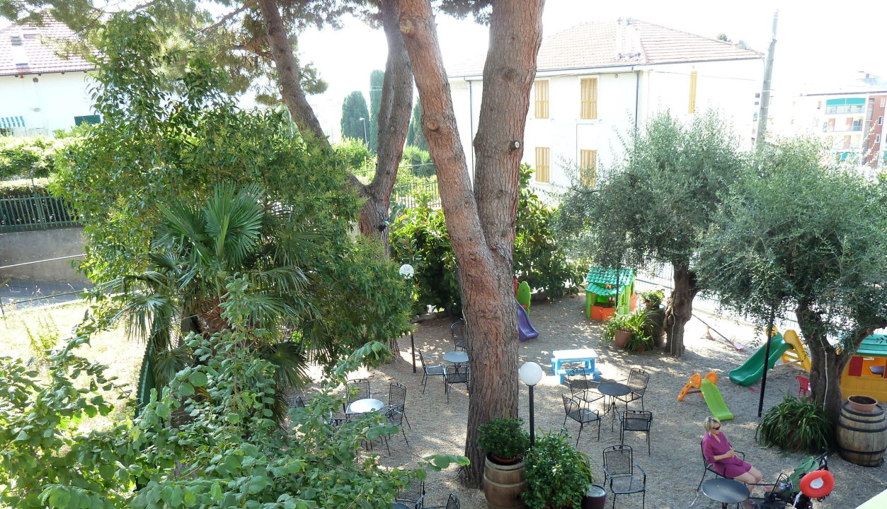 &quot;Relaxen im GArten&quot; Hotel Casella (Pietra Ligure