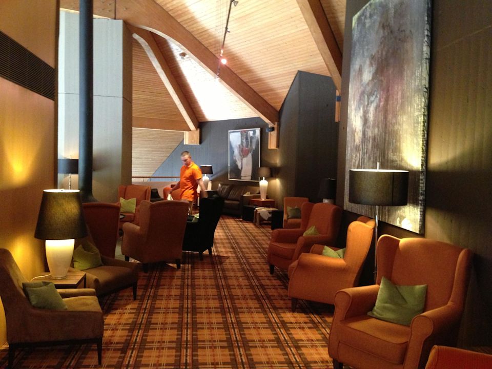 "Bibliothek in Richtung Kaminfreisitz" CHARM Hotel Resort & Spa