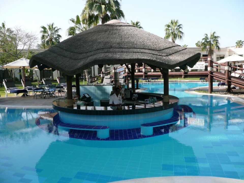 Die Poollandschaft Im Garten Le Meridien Dubai Hotel Conference