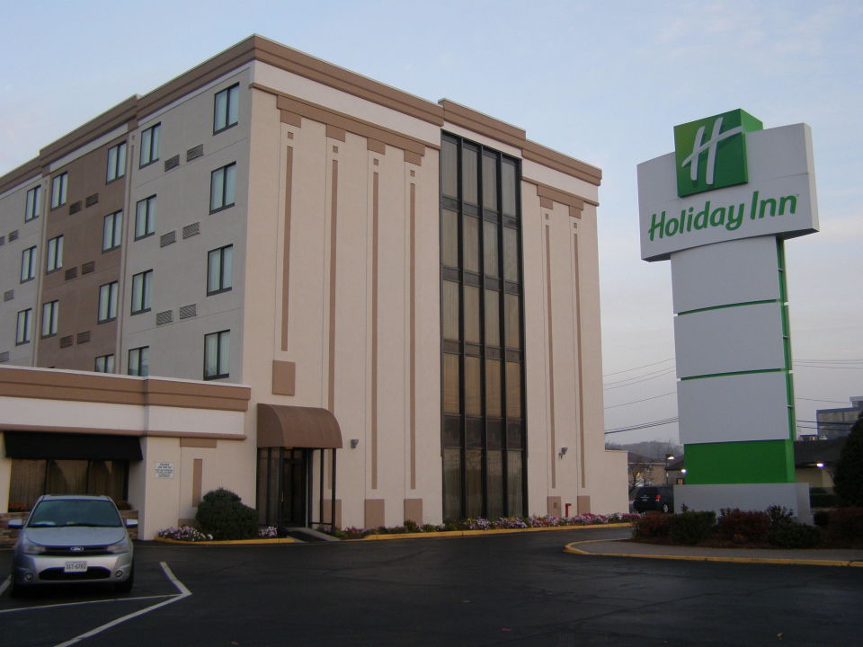 "Blick zu den Zimmern des Hotel´s" Holiday Inn Hasbrouck Heights