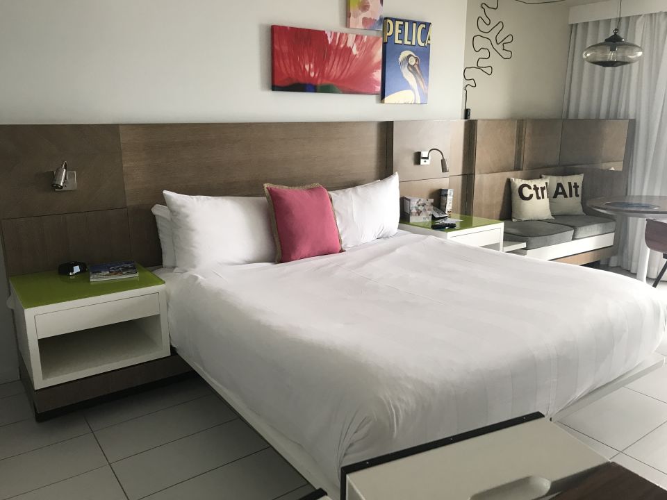 "Zimmer" Royal Palm South Beach Miami, a Tribute Portfolio Resort