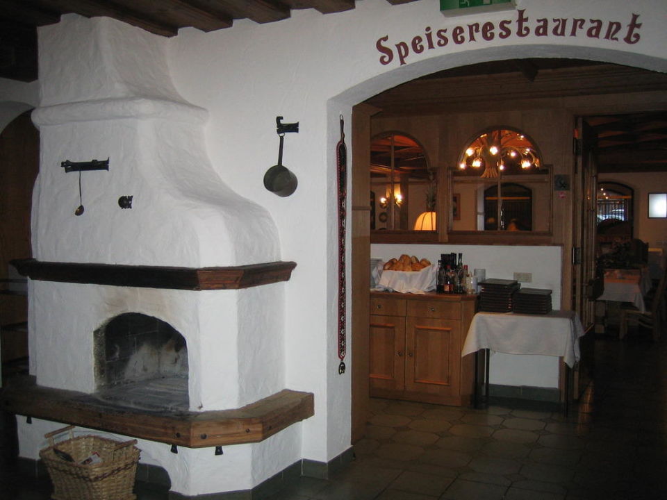 "Kamin vor dem Restaurant" Hotel Hauserwirt (Münster) • HolidayCheck