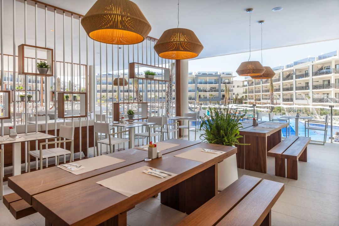 "Pool Bar & Restaurant "La Veranda"" Zafiro Palace Alcudia in Alcudia