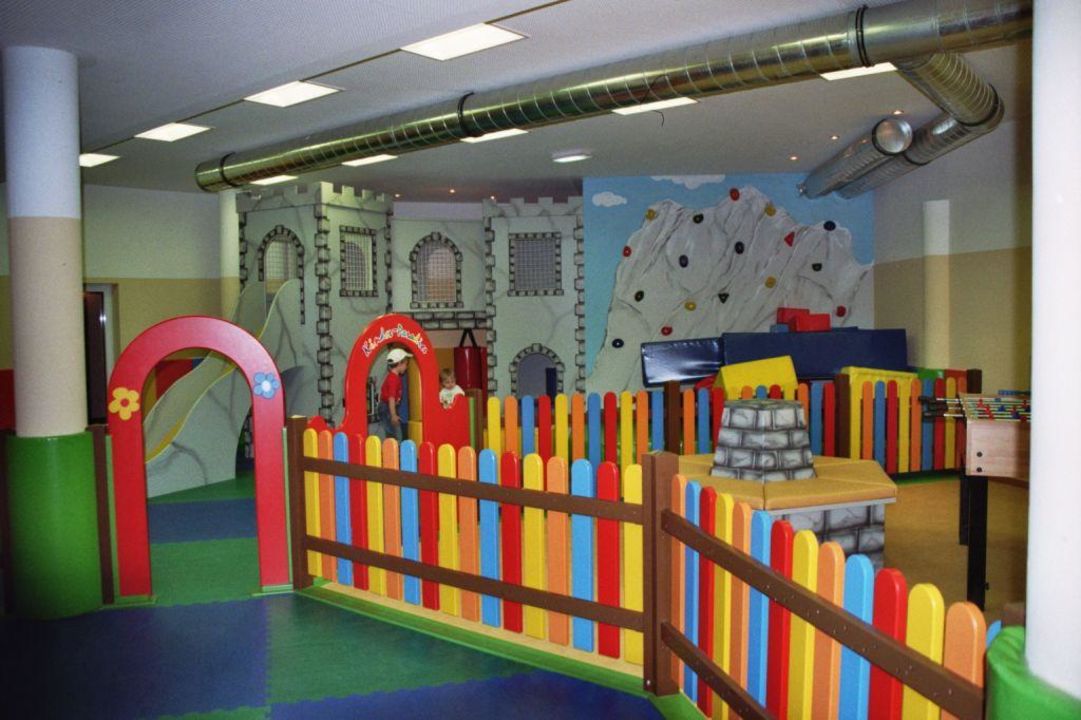 Kinderbereich Familotel Hopfgarten Hopfgarten Im Brixental Holidaycheck Tirol Osterreich