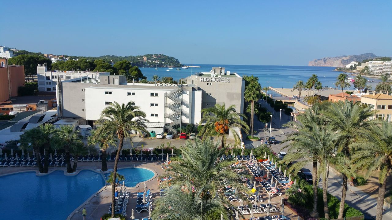 hauptpool-zafiro-rey-don-jaime-santa-pon-a-santa-ponsa
