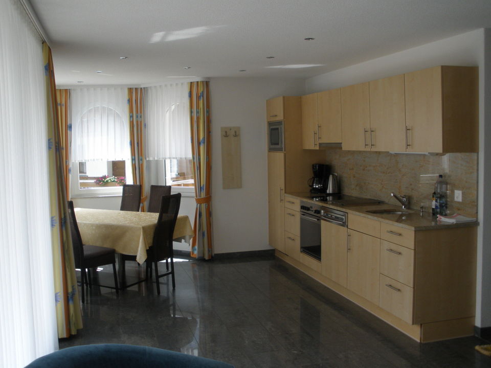 "Küche mit Esstisch-Erker" Appartementhaus Annapurna (Saas Grund