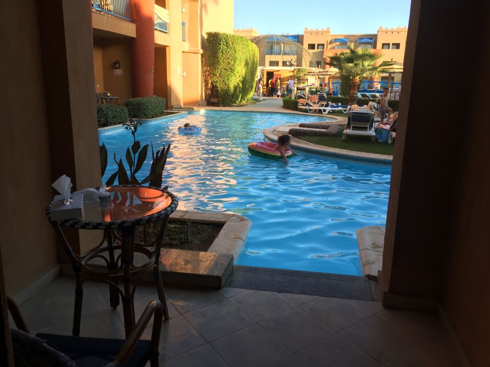 "Unser SwimUp Room Balkontür auf und los schwimmen" Hotel Titanic