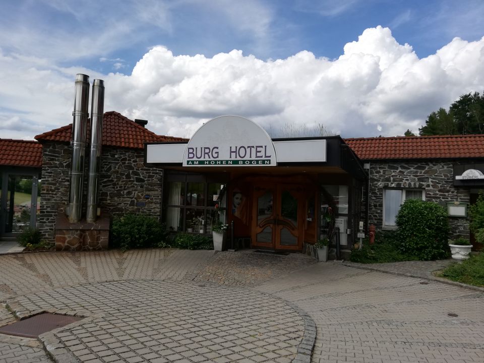 au-enansicht-burghotel-am-hohen-bogen-neukirchen-beim-heiligen-blut