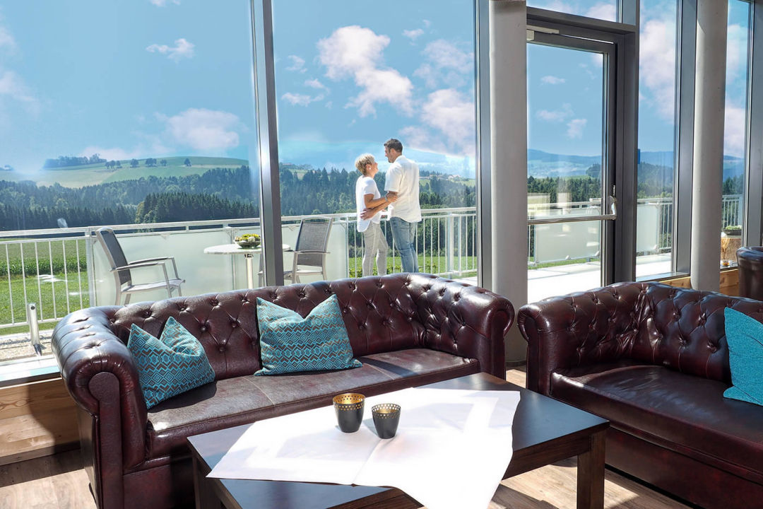 "Ausblick vom Wintergarten zum Garten" Landrefugium Wellness und