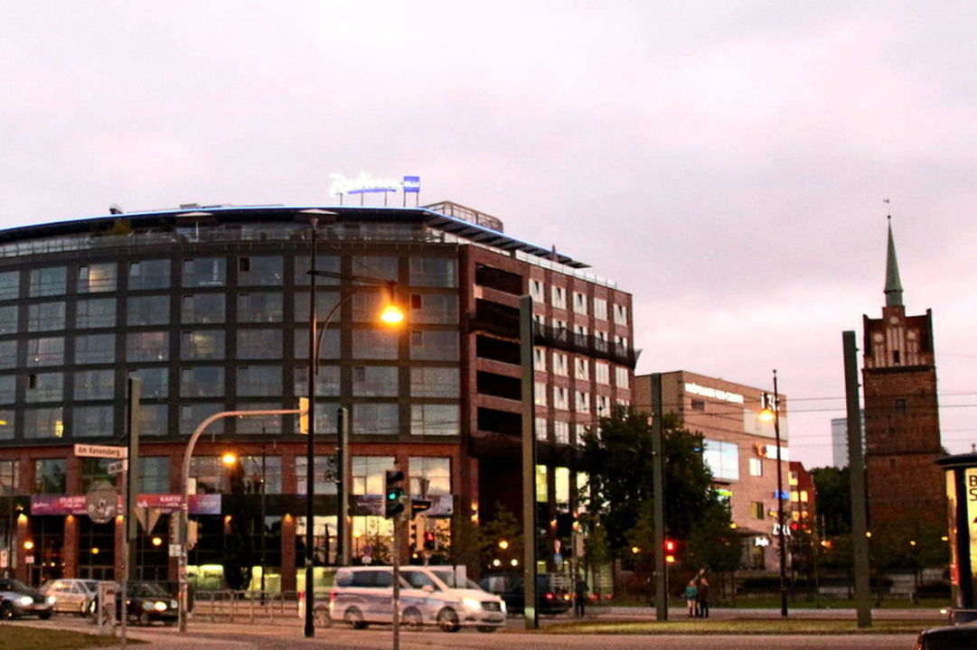 "Ansicht von der Lange Straße" Radisson Blu Hotel Rostock (Rostock