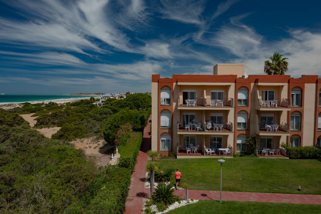 "Außenansicht" Aparthotel Las Dunas (Novo Sancti Petri) • HolidayCheck (Costa de la Luz Spanien)