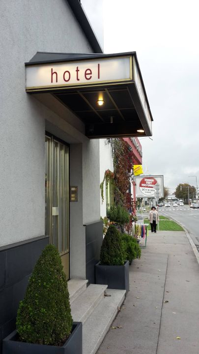 Hoteleingang Strandhotel Alte Donau Wien Holidaycheck Wien Osterreich