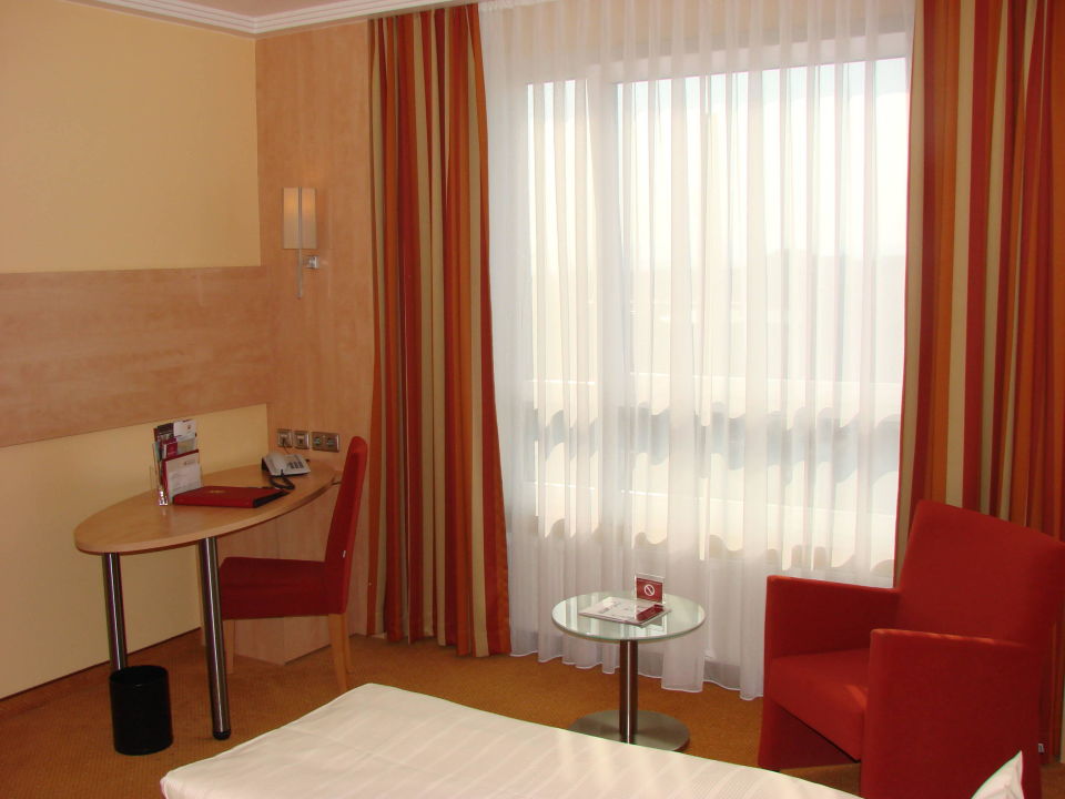 &quot;Blick zum Fenster&quot; Hotel Esperanto Fulda (Fulda