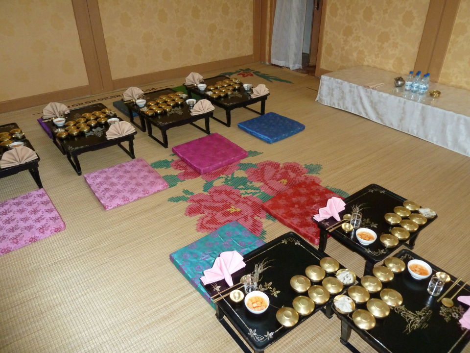 "Traditionelles koreanisches Abendessen" Hotel Kaesŏng Minsok Folk