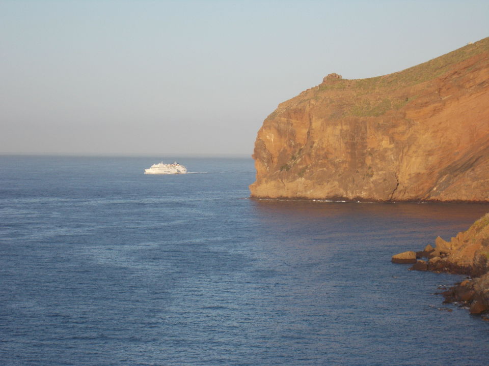 "Die Fähre nach Porto Santo" Hotel Inn & Art Madeira (Caniço) • HolidayCheck (Madeira Portugal)