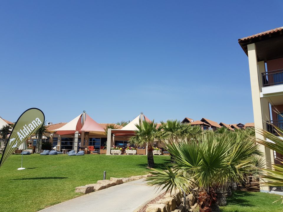 "BeachBar" Robinson Club Cyprus (Alaminos) • HolidayCheck (Südzypern